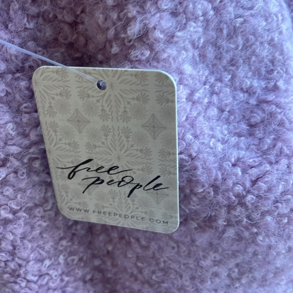 Free people lavender pullover sweater says small, but it is very large - Picture 4 of 5